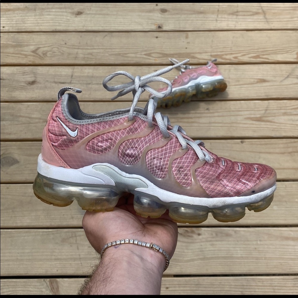 Nike VaporMax Plus bleached coral size 9
